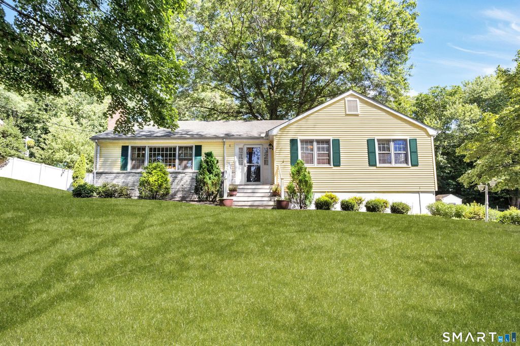 180 Weeping Willow Lane, Fairfield, CT 06825
