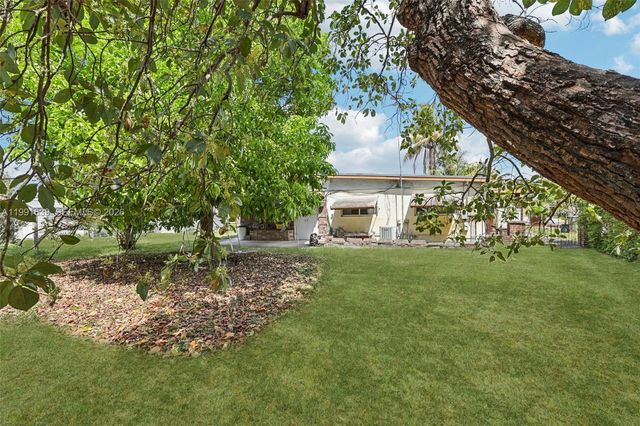 272 W 46th St, Hialeah, FL 33012