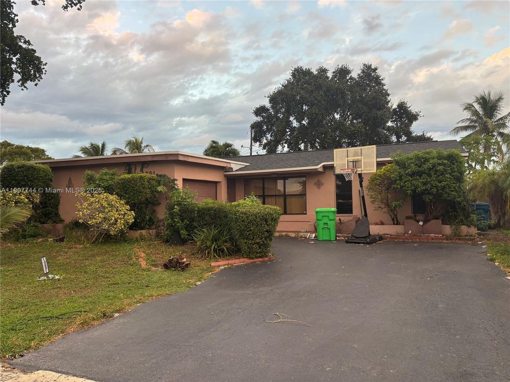 10691 NW 28th St, Sunrise, FL 33322