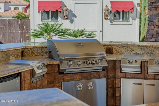 7281 W CIELO GRANDE Avenue, Peoria, AZ 85383