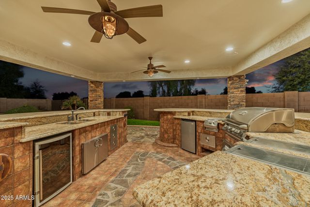 7281 W CIELO GRANDE Avenue, Peoria, AZ 85383