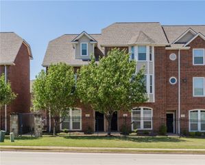 305 Holleman Drive E 302, College Station, TX 77840