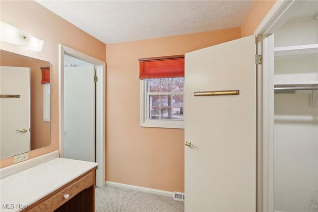 320 High Point Drive, Wadsworth, OH 44281