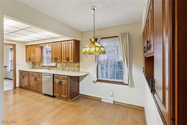 320 High Point Drive, Wadsworth, OH 44281