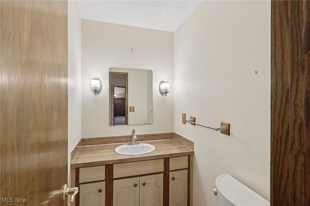 320 High Point Drive, Wadsworth, OH 44281