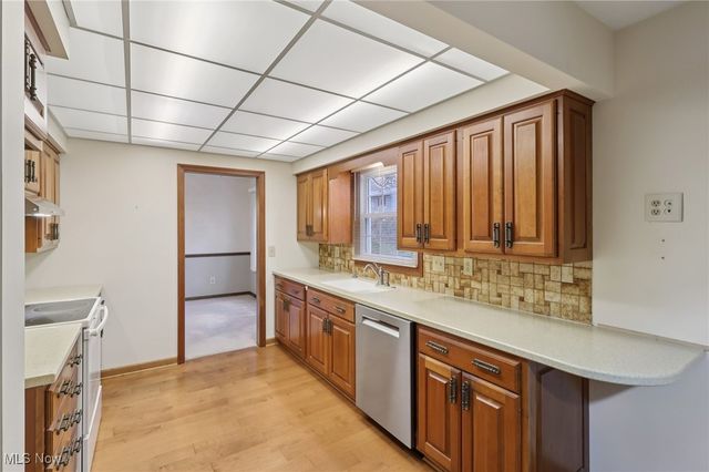 320 High Point Drive, Wadsworth, OH 44281