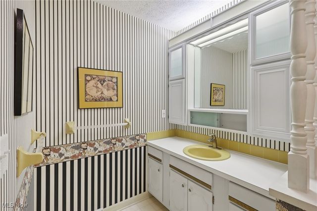 320 High Point Drive, Wadsworth, OH 44281