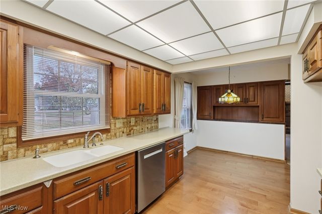 320 High Point Drive, Wadsworth, OH 44281