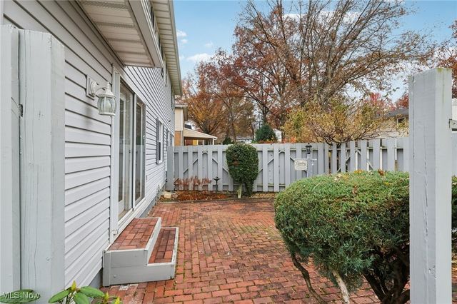 320 High Point Drive, Wadsworth, OH 44281