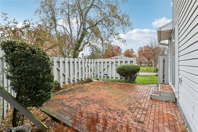 320 High Point Drive, Wadsworth, OH 44281