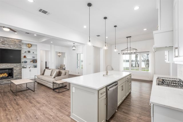 653 Enchanted Isles Drive, Mabank, TX 75156