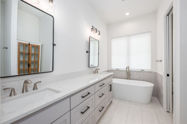 653 Enchanted Isles Drive, Mabank, TX 75156