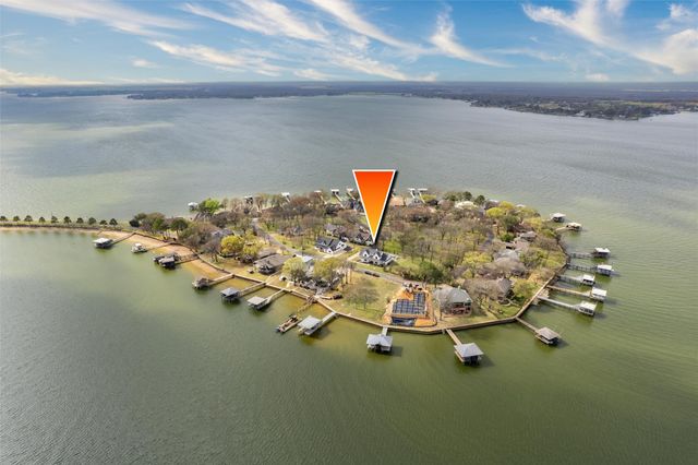 653 Enchanted Isles Drive, Mabank, TX 75156