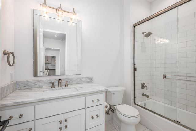 653 Enchanted Isles Drive, Mabank, TX 75156