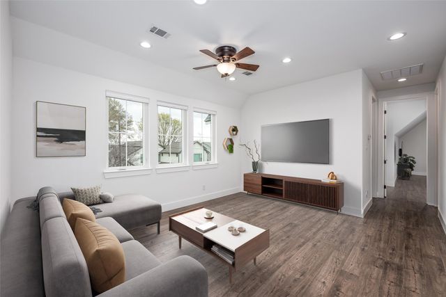 653 Enchanted Isles Drive, Mabank, TX 75156