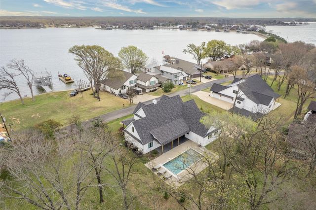 653 Enchanted Isles Drive, Mabank, TX 75156