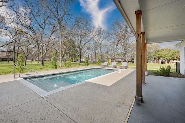 653 Enchanted Isles Drive, Mabank, TX 75156