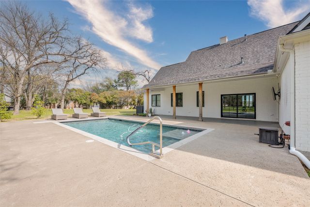 653 Enchanted Isles Drive, Mabank, TX 75156