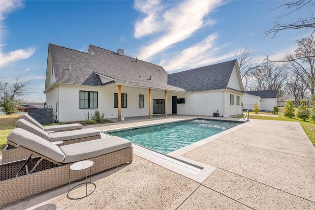 653 Enchanted Isles Drive, Mabank, TX 75156