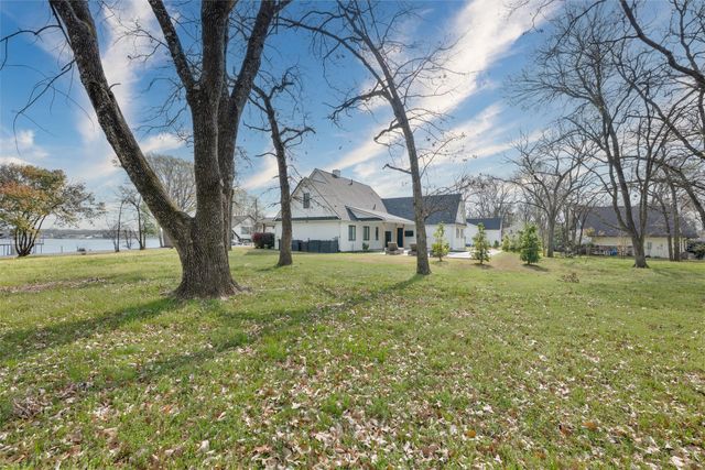 653 Enchanted Isles Drive, Mabank, TX 75156