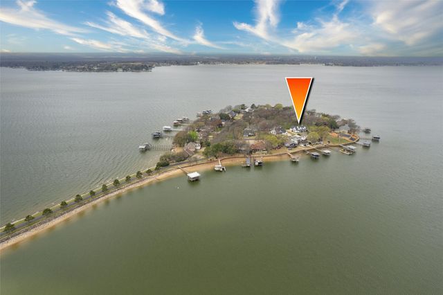 653 Enchanted Isles Drive, Mabank, TX 75156