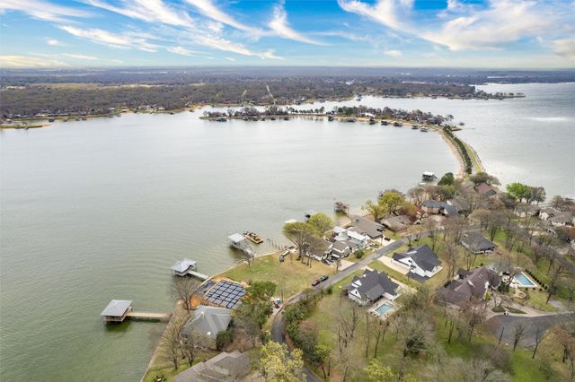 653 Enchanted Isles Drive, Mabank, TX 75156