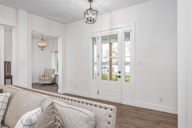 653 Enchanted Isles Drive, Mabank, TX 75156