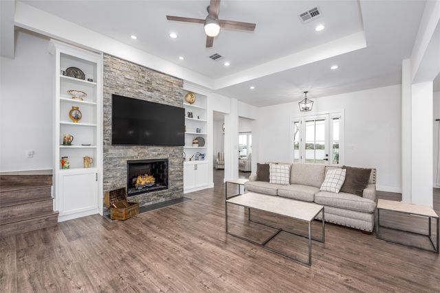 653 Enchanted Isles Drive, Mabank, TX 75156