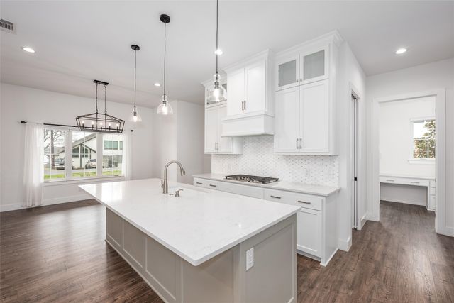 653 Enchanted Isles Drive, Mabank, TX 75156