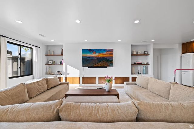 1057 W SEASONS VIEW CT, Lehi, UT 84048