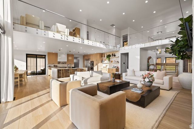 1057 W SEASONS VIEW CT, Lehi, UT 84048