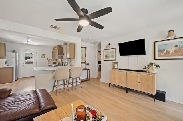 1103 Brass ST A, Austin, TX 78702