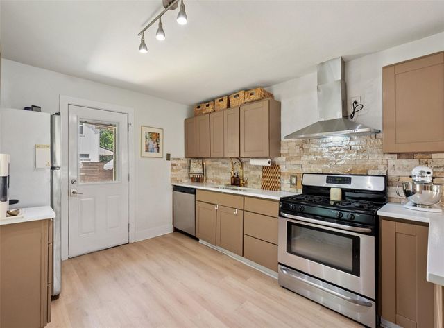 1103 Brass ST A, Austin, TX 78702