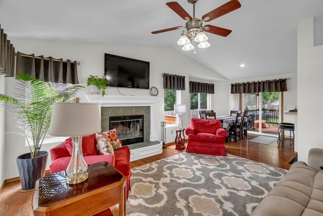 1125 N Raintree Dr, Derby, KS 67037