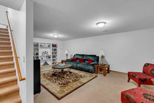 1125 N Raintree Dr, Derby, KS 67037