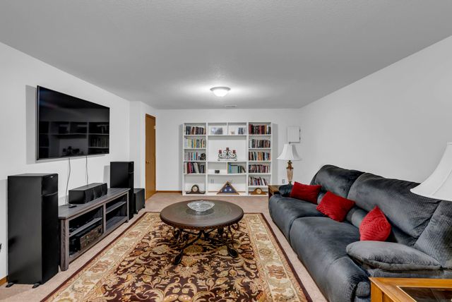 1125 N Raintree Dr, Derby, KS 67037