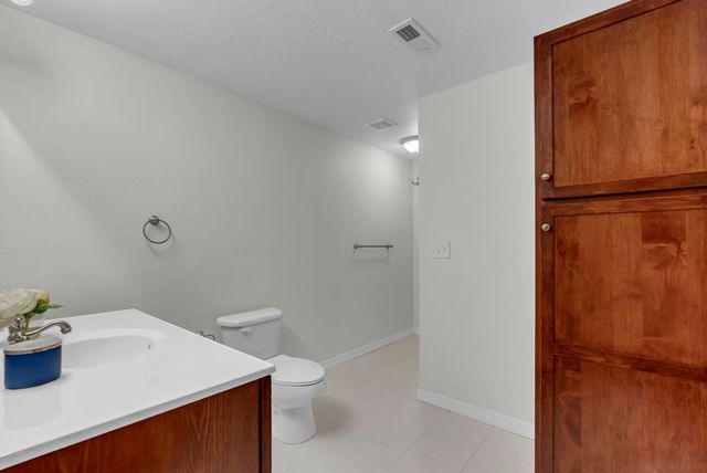 1125 N Raintree Dr, Derby, KS 67037