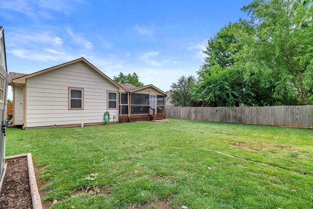 1125 N Raintree Dr, Derby, KS 67037