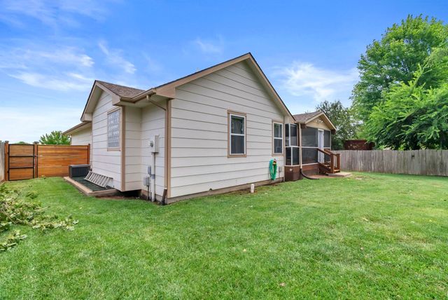 1125 N Raintree Dr, Derby, KS 67037