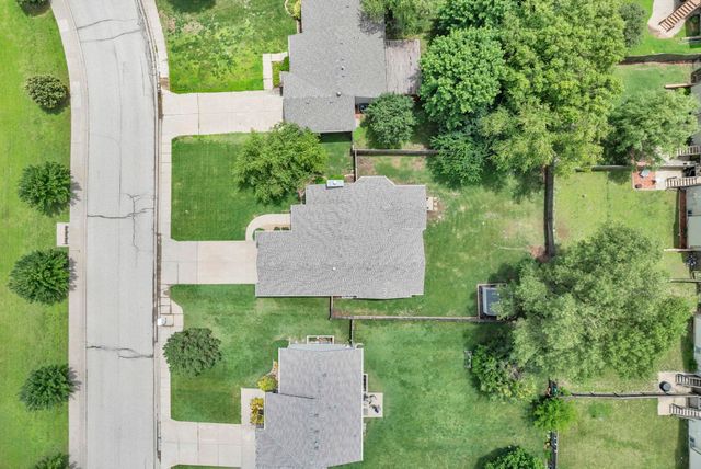 1125 N Raintree Dr, Derby, KS 67037