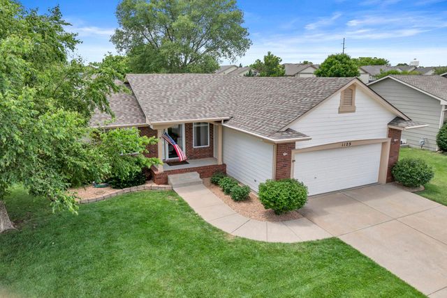 1125 N Raintree Dr, Derby, KS 67037