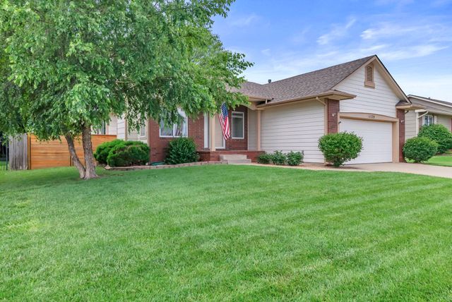 1125 N Raintree Dr, Derby, KS 67037