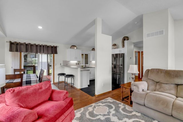 1125 N Raintree Dr, Derby, KS 67037