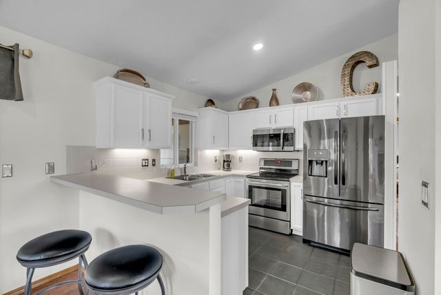 1125 N Raintree Dr, Derby, KS 67037