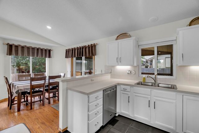 1125 N Raintree Dr, Derby, KS 67037