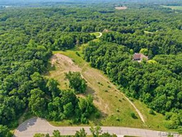 20 Grand Summit Drive, Fenton, MI 48430