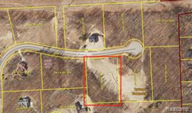 20 Grand Summit Drive, Fenton, MI 48430
