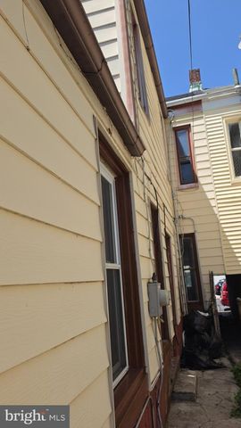 1242 MUHLENBERG ST, Reading, PA 19602