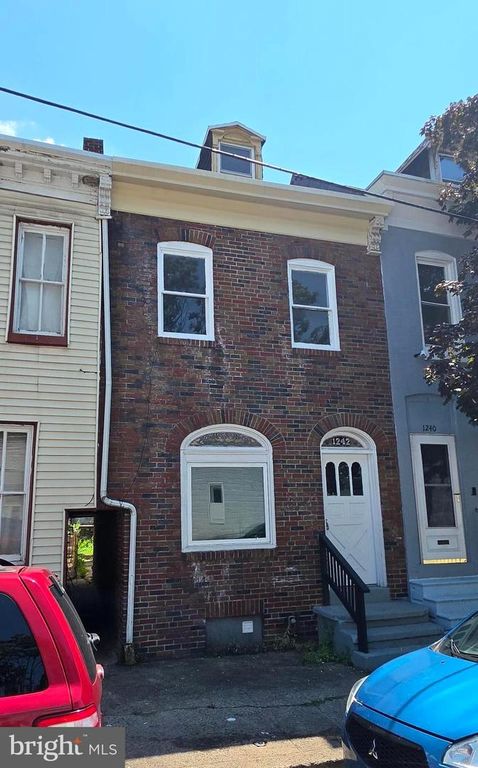 1242 MUHLENBERG ST, Reading, PA 19602