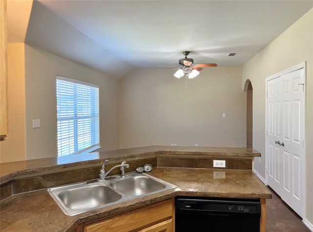 120 Sunburst Court, Weatherford, TX 76087